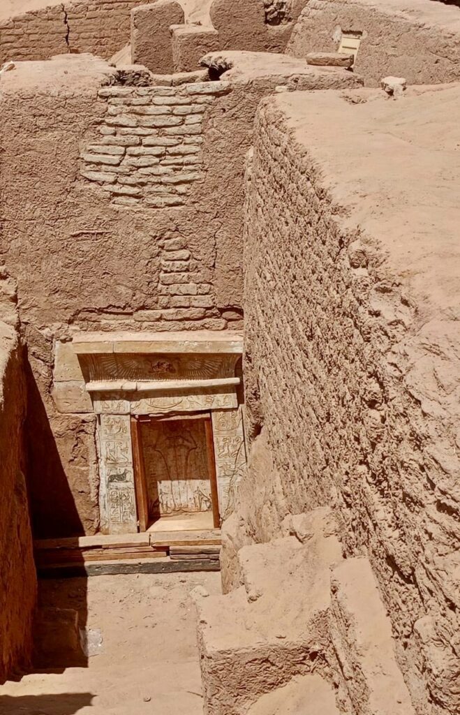 Roman Pyramid Tomb with Rare Amduat Scene Discovered in Egypt’s Dakhla Oasis