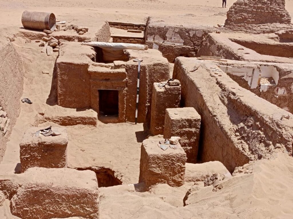 Roman Pyramid Tomb with Rare Amduat Scene Discovered in Egypt’s Dakhla Oasis